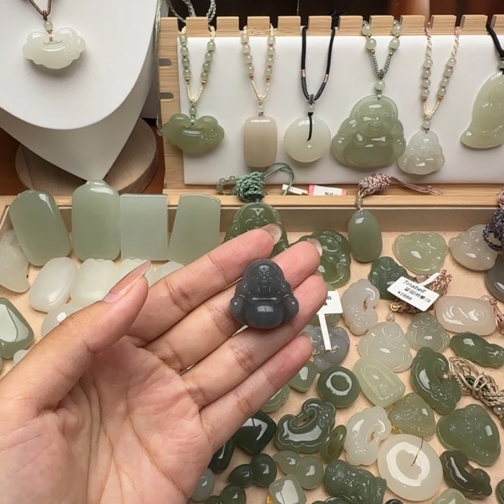 颈饰未镶嵌和田玉