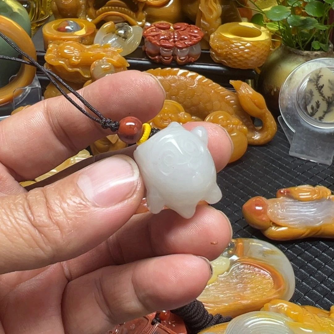 石英质玉未镶嵌颈饰