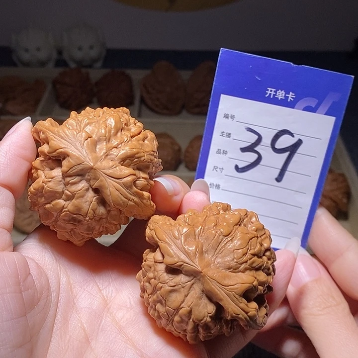 文玩核桃把件龙鼎52左右