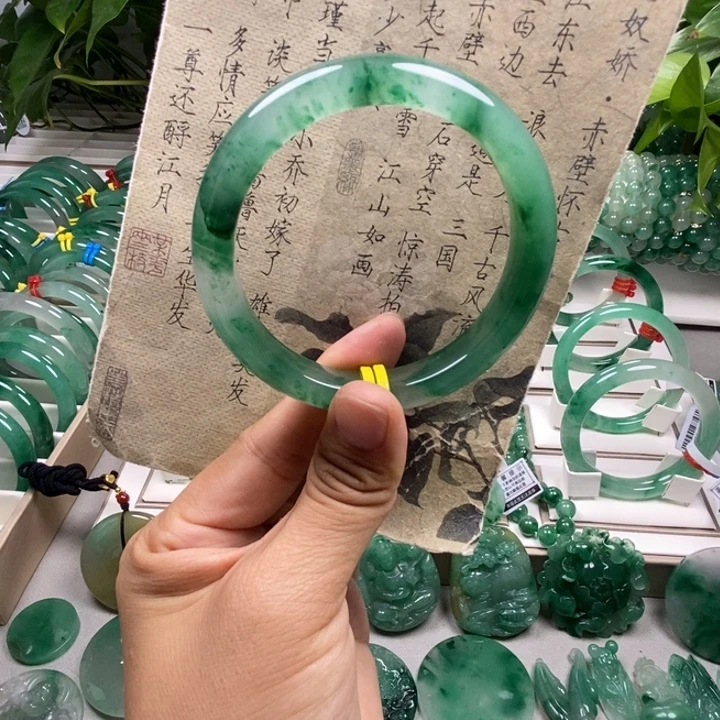 石英质玉未镶嵌手镯