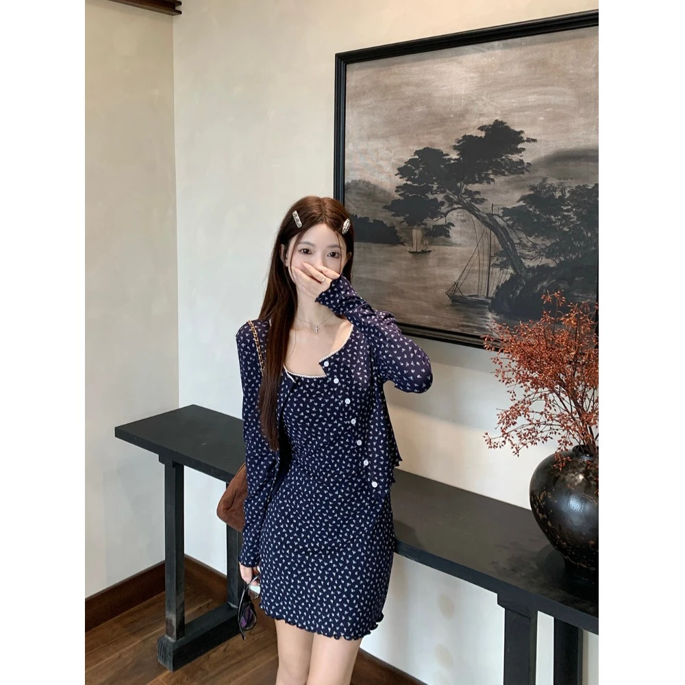 【蔚蓝青春】露丝同款 韩系蕾丝边碎花针织开衫上衣吊带连衣裙套装