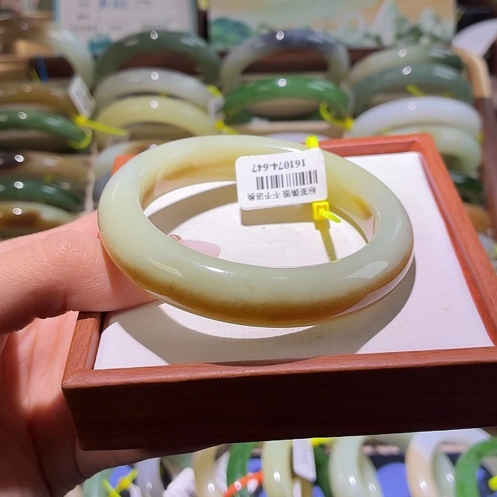 和田玉未镶嵌手镯58/59