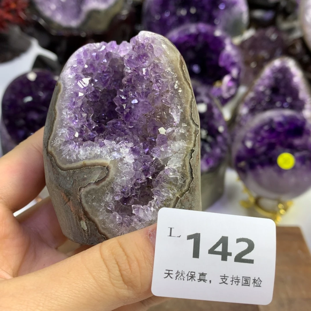 紫晶未镶嵌大型摆件（非配饰）