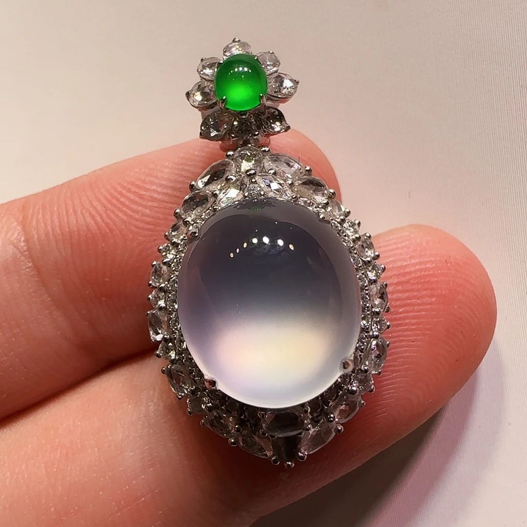 翡翠18K金镶嵌颈饰吊坠