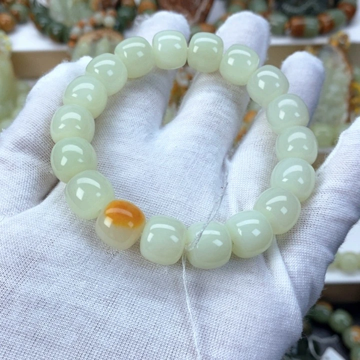 【闪购商品】透闪石质玉手串未镶嵌英*