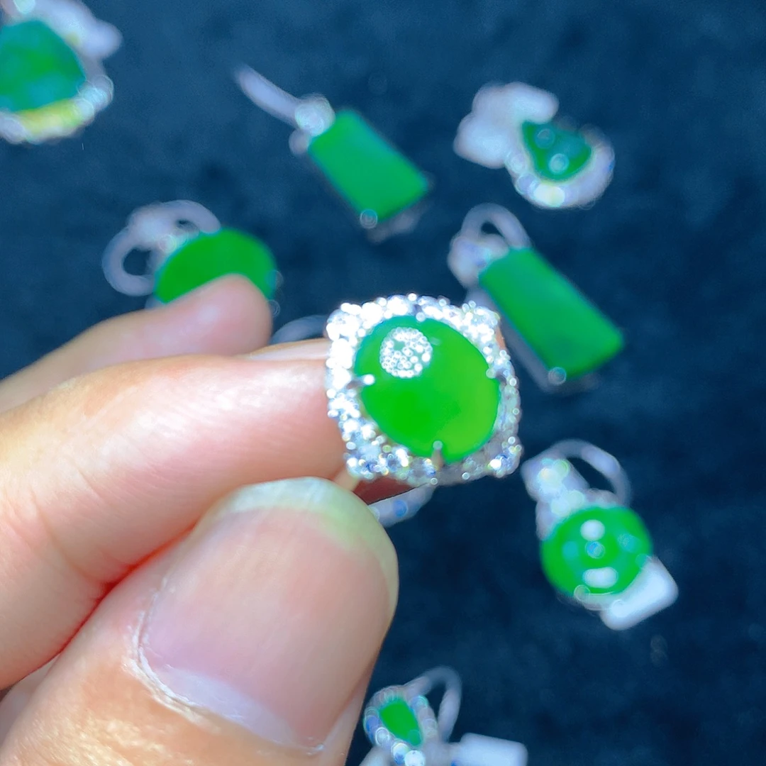 颈饰银S925镶嵌翡翠戒指