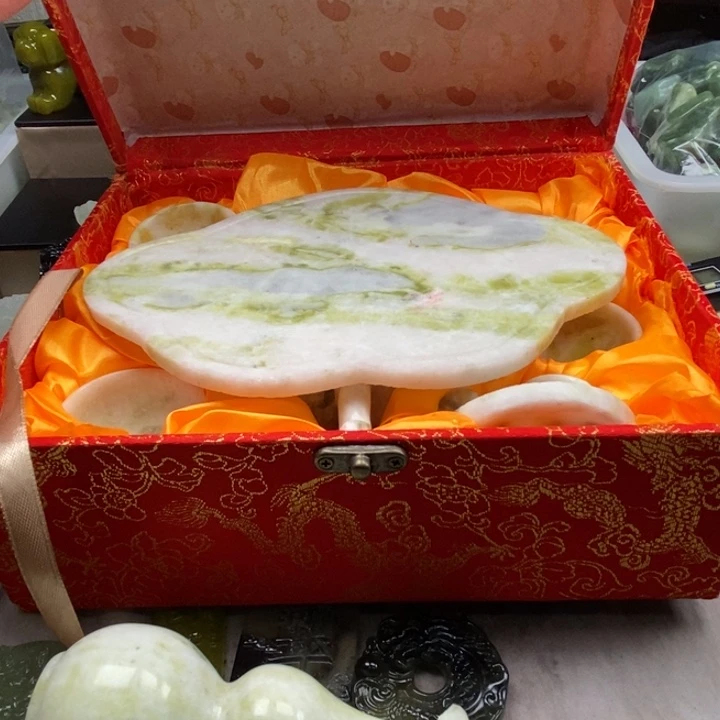 谦***爷蛇纹石玉未镶嵌颈饰