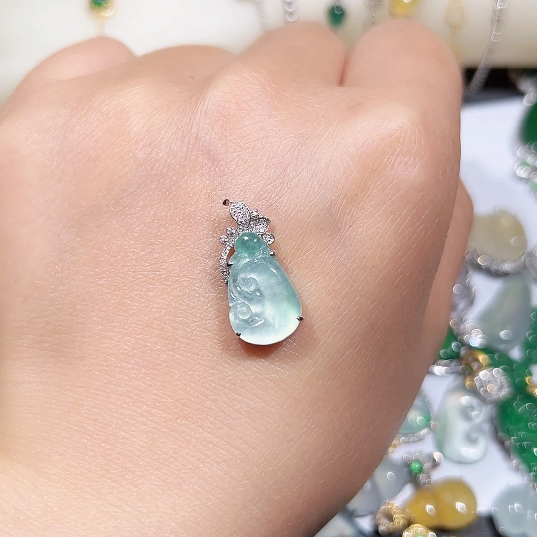 翡翠吊坠(不含链)18K金镶嵌