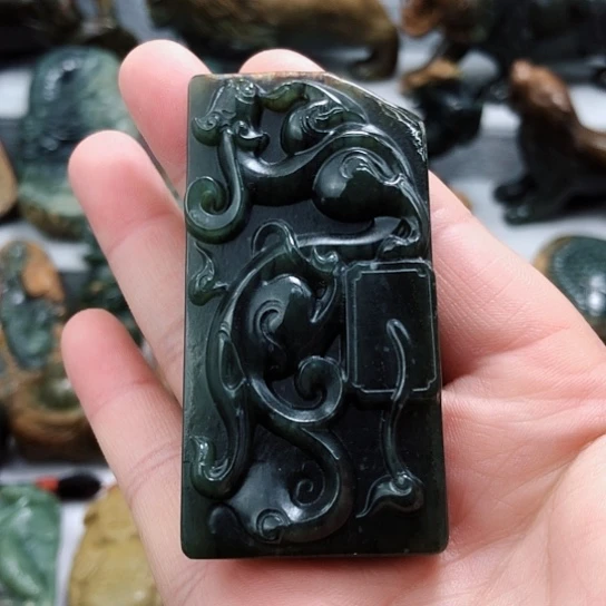 岫岩河磨玉（透闪石质玉）挂件未镶嵌
