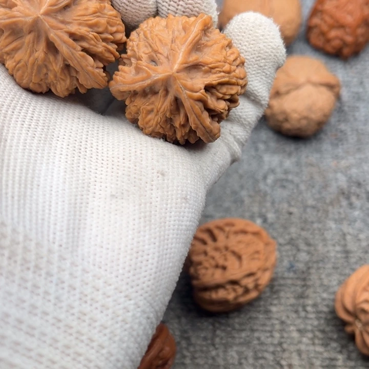 文玩核桃吊坠三楞