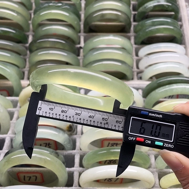 未镶嵌蛇纹石玉手镯181