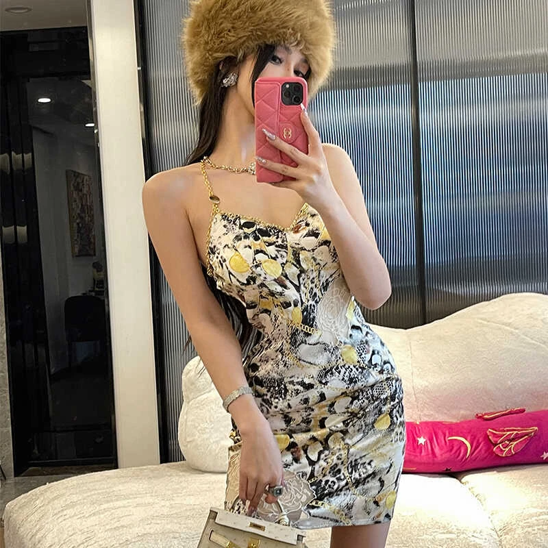 ChiclyNana  辣妹碎花连衣裙链条挂脖v领别致露背收腰短款包臀裙