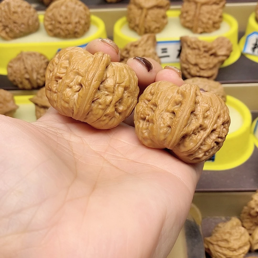 文玩核桃吊坠元宝