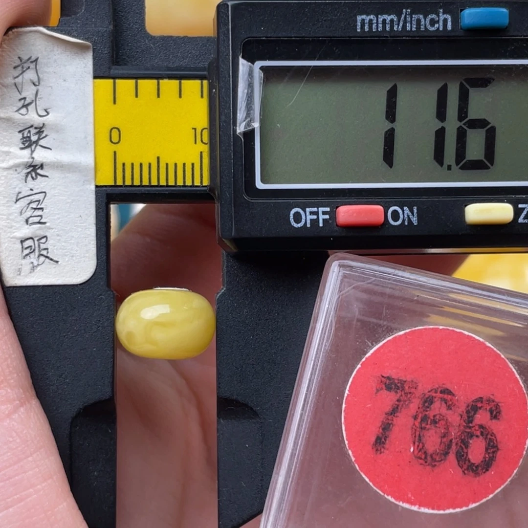 蜜蜡未镶嵌珠宝奇石