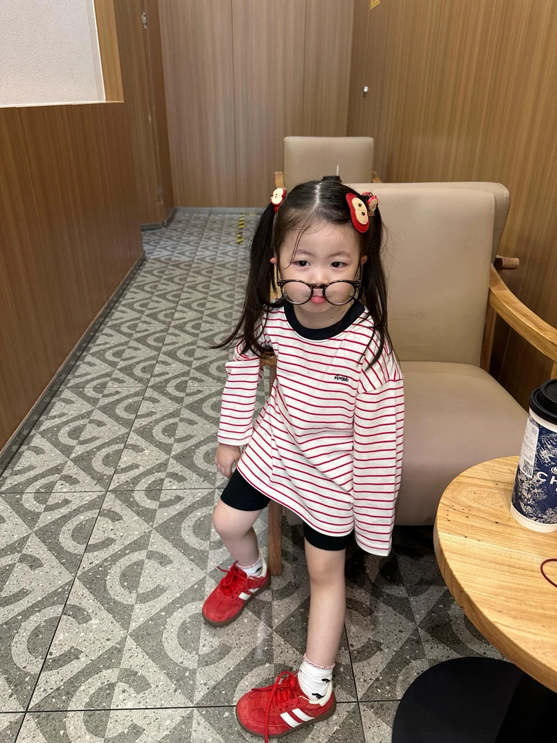 《小思家》2025早秋新款童装横条纹圆领卫衣儿童百搭休闲短裤套装