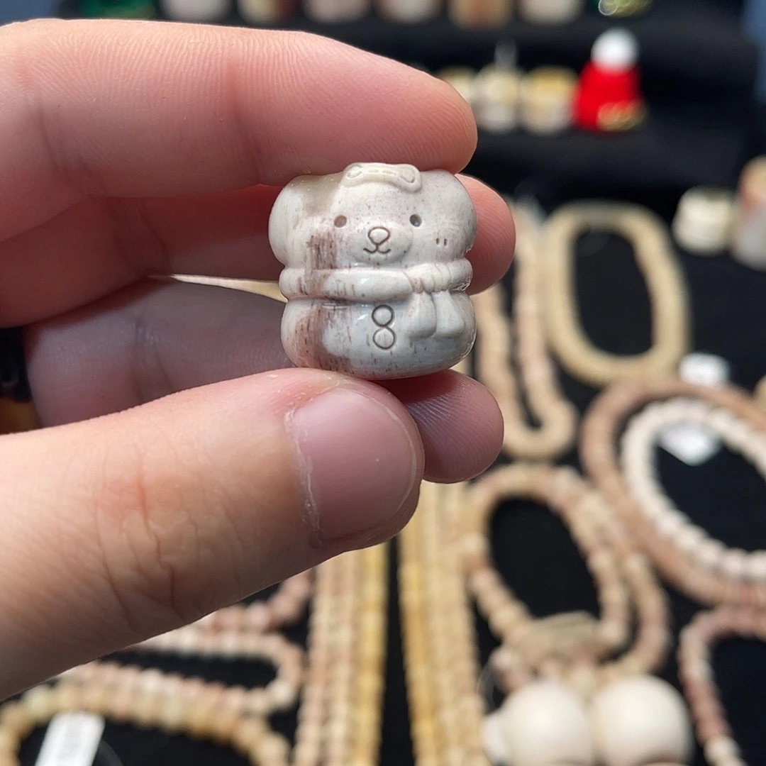 精品马骨雕刻小熊