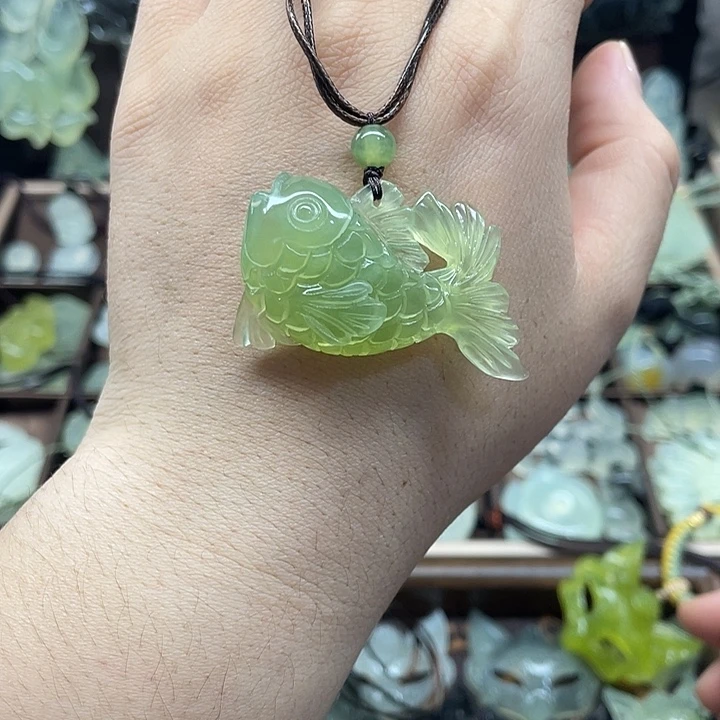 岫玉未镶嵌吊坠(赠链)