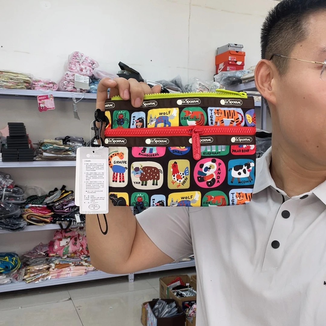 PU化妆包等各种产品的
