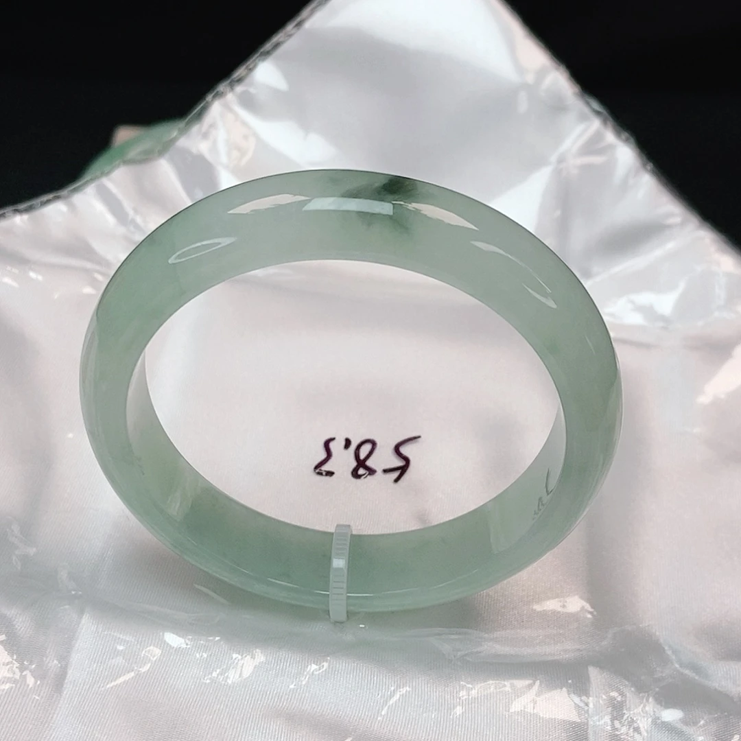 翡翠手镯未镶嵌正圈