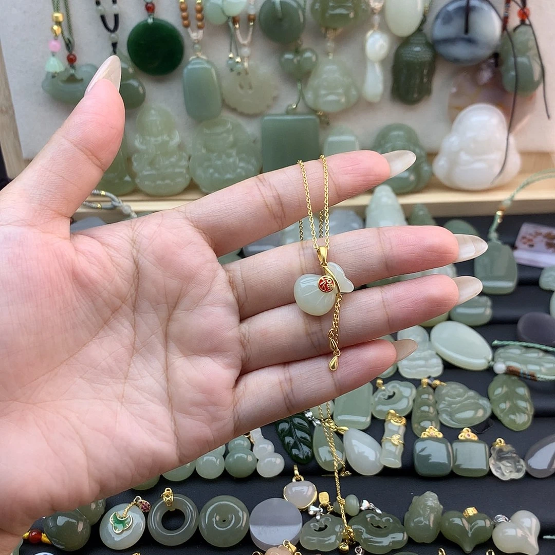和田玉银S925镶嵌吊坠(赠链)