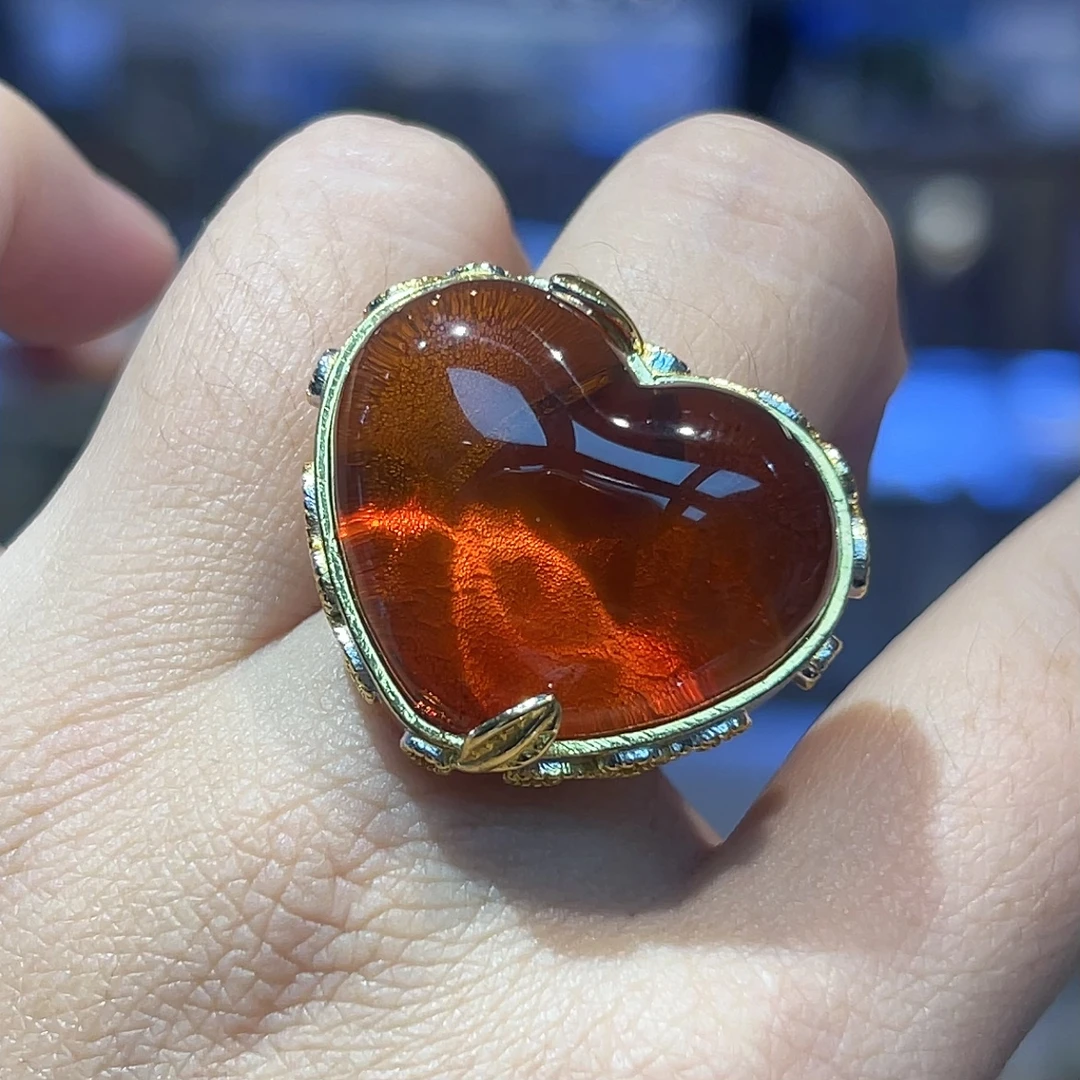 银镶嵌天然琥珀桃心时尚女款精美戒指银戒