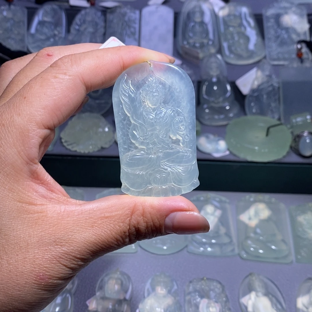 赵***）岫玉未镶嵌颈饰不动明王