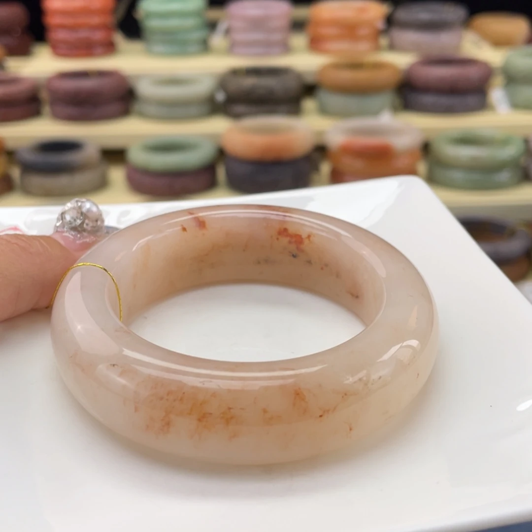 【闪购商品】石英质玉手镯未镶嵌皮****飞