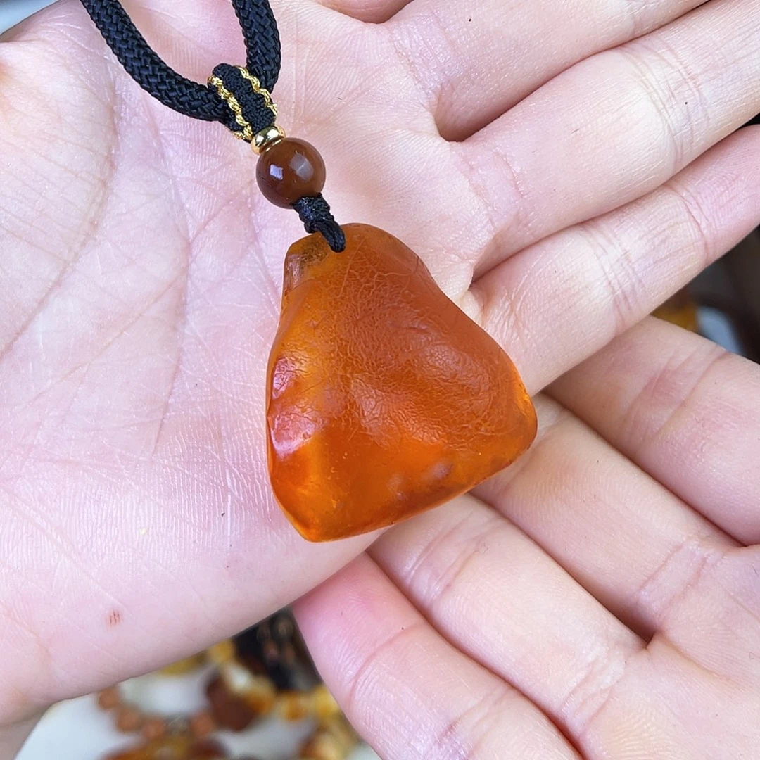 琥珀珠宝奇石未镶嵌，