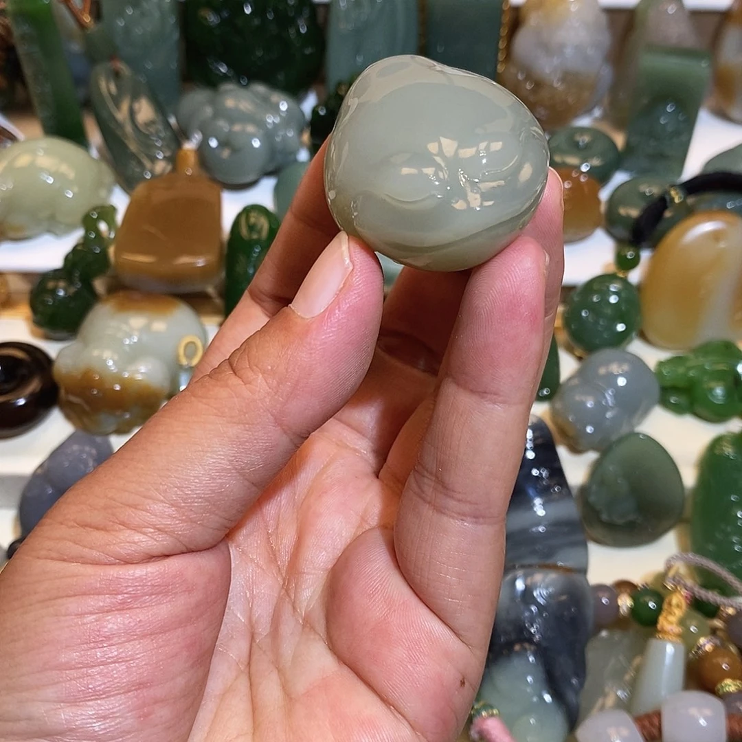 未镶嵌和田玉挂件堆*人