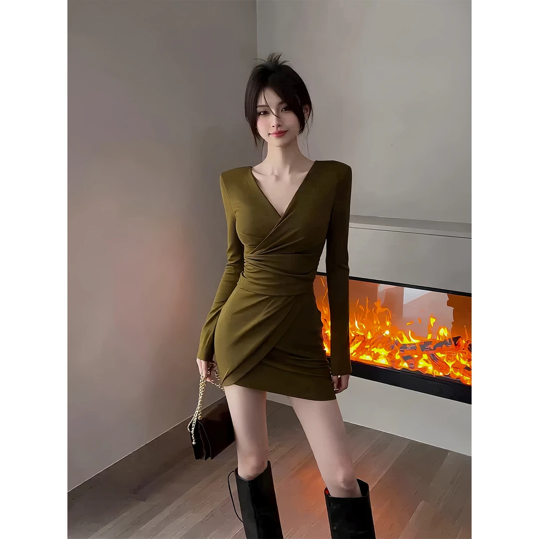 法式纯欲风辣妹V领长袖连衣裙女秋冬新款修身显瘦气质包臀短裙子