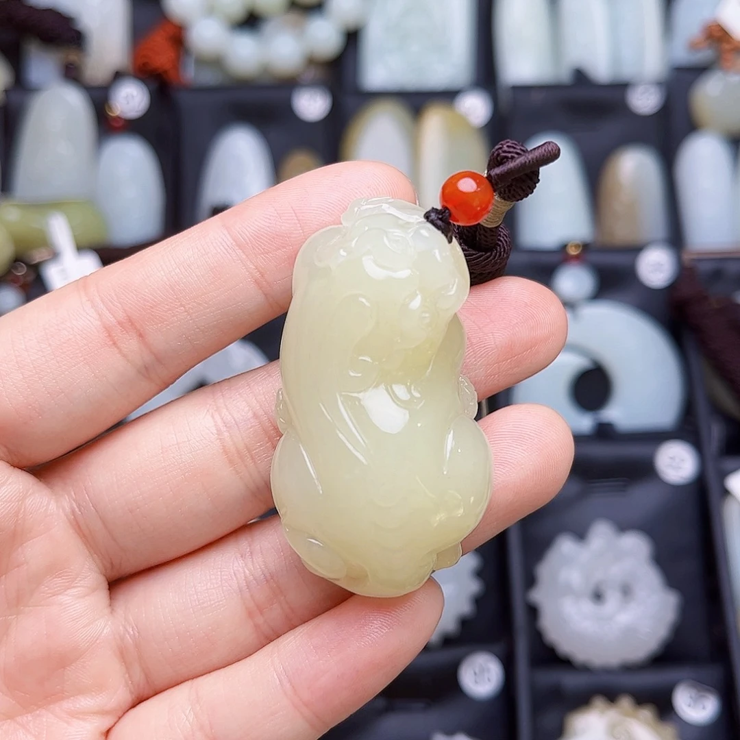 和田玉颈饰未镶嵌回***落