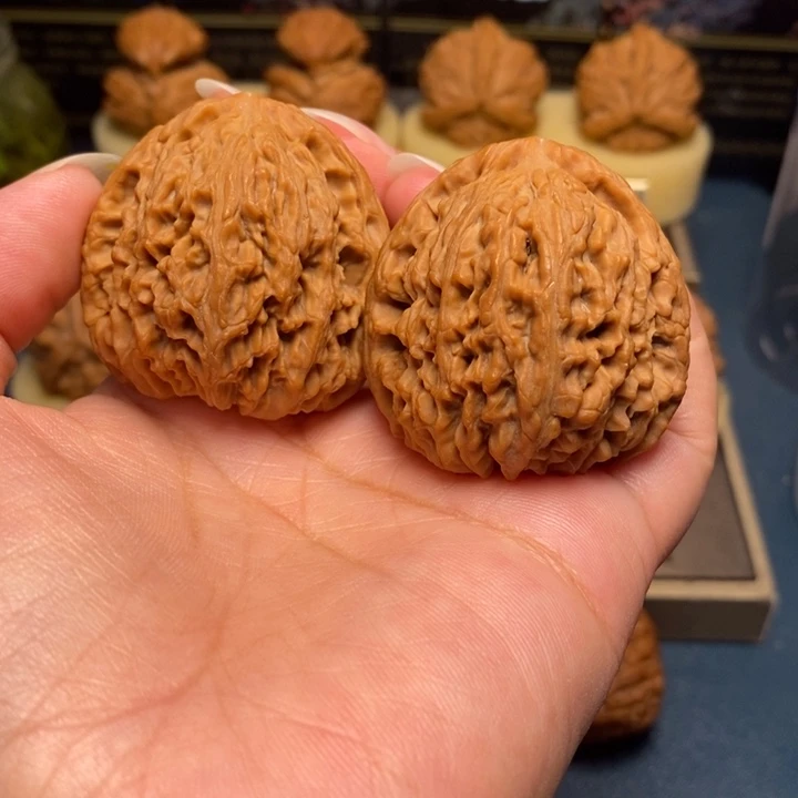 【闪购商品】把件文玩核桃南疆石