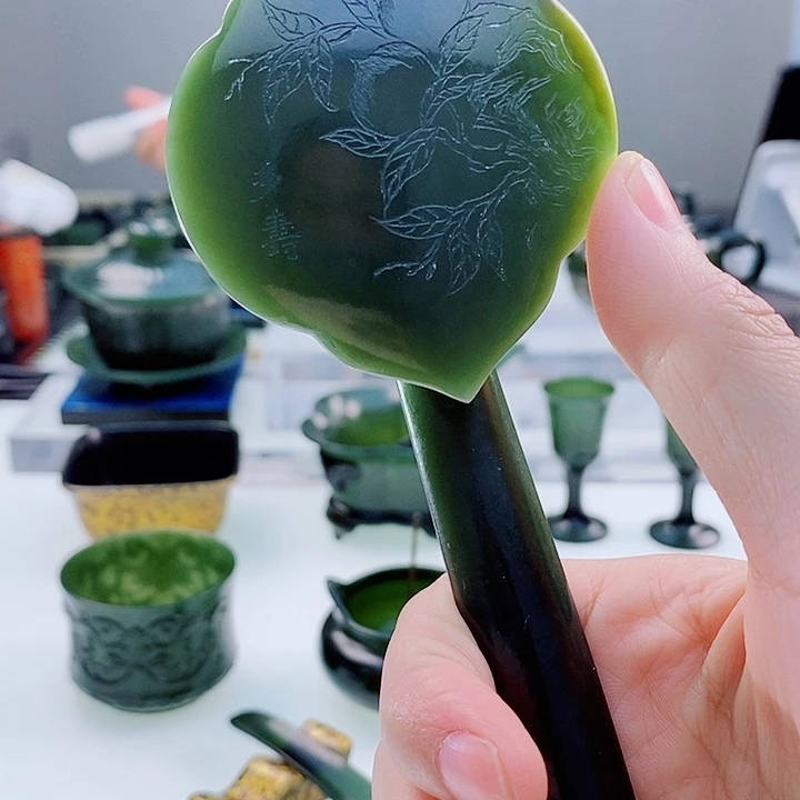 和田玉（青玉）未镶嵌把件