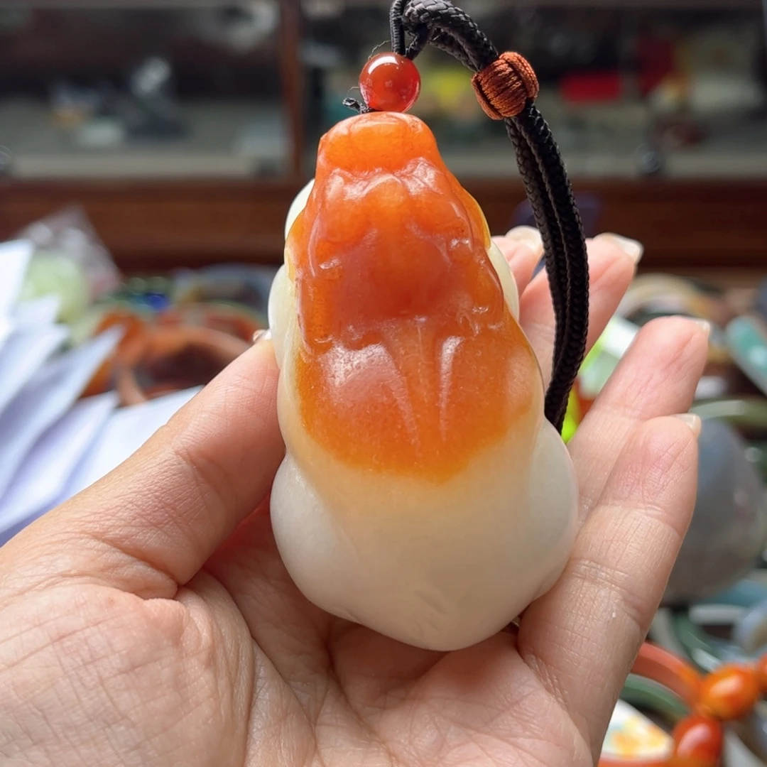 颈饰未镶嵌石英质玉