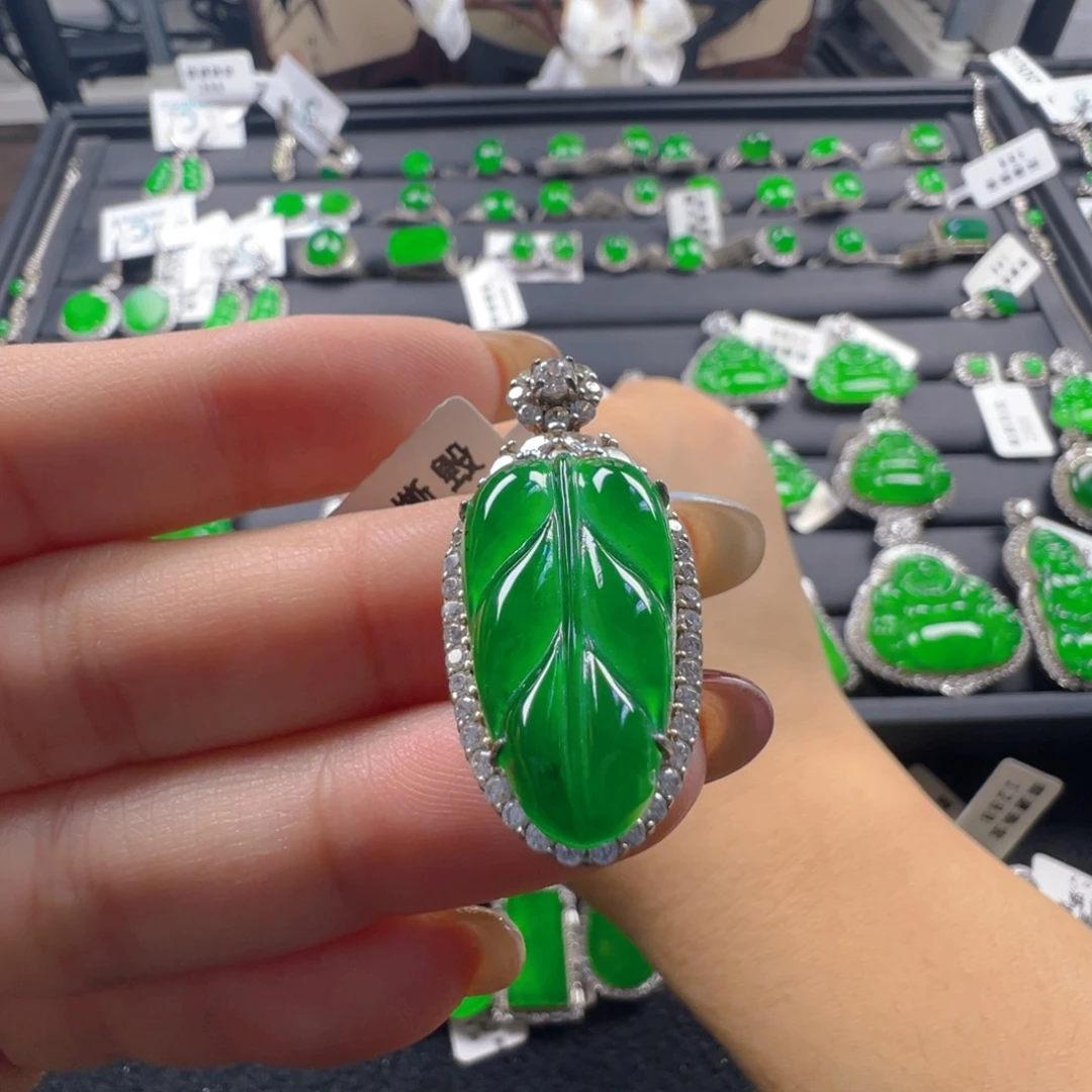 翡翠银S925镶嵌颈饰叶子