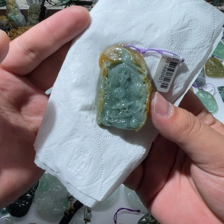 翡翠颈饰未镶嵌天然