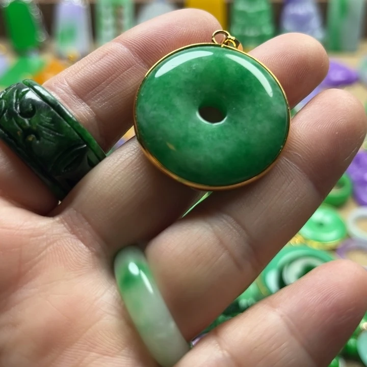 翡翠未镶嵌颈饰吊坠