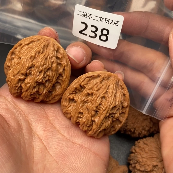 锦***瑟文玩核桃把件238号密纹