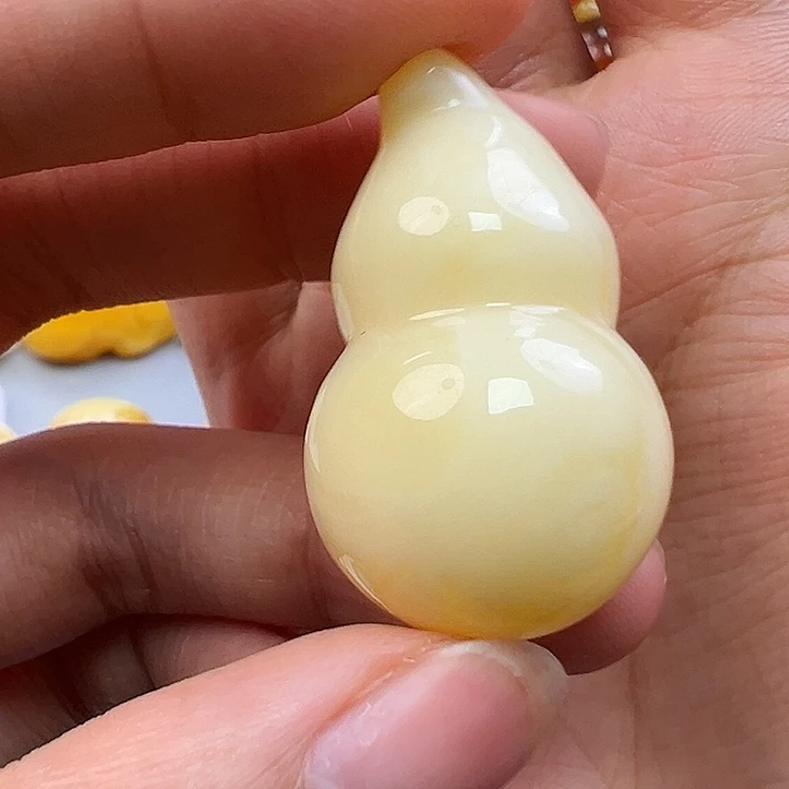 蜜蜡未镶嵌珠宝奇石