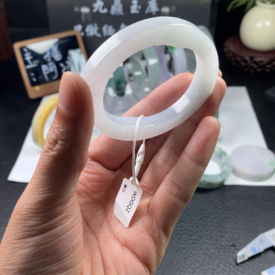 未镶嵌手镯定制翡翠