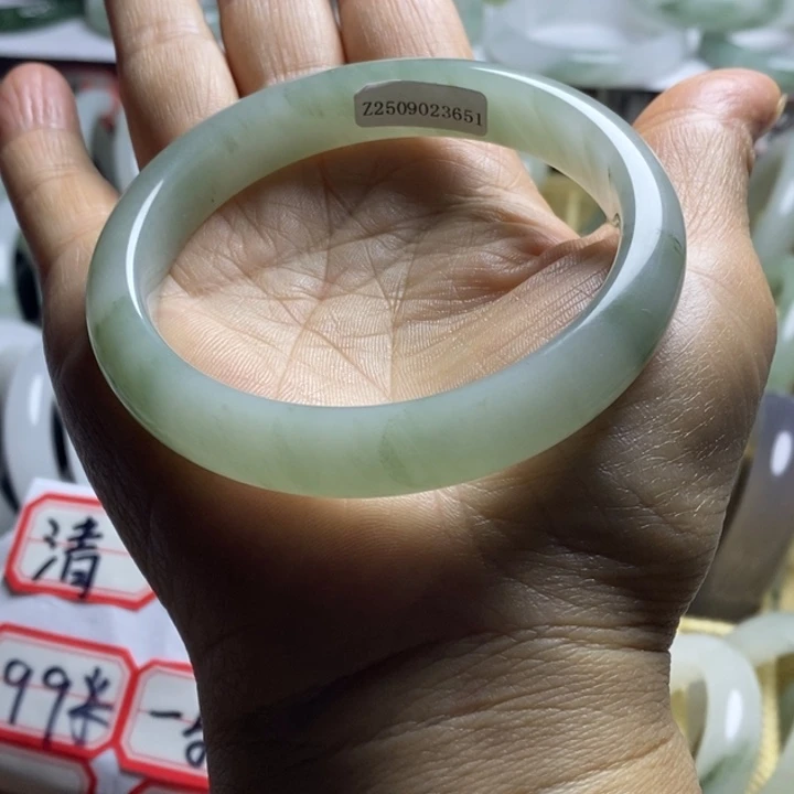 石英质玉（天山翠）未镶嵌手镯