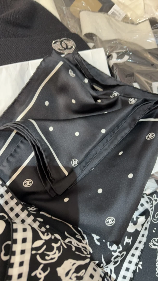 未使用 Chanel/香奈儿 澳海贝/波点丝巾90*90黑色