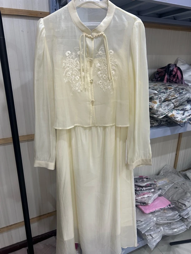 刺绣国风连衣裙白色裙子女春秋新款气质显瘦中式吊带裙罩衫套装