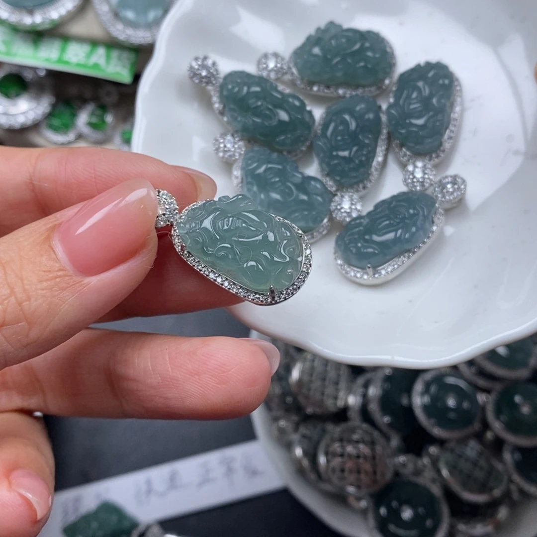 翡翠颈饰未镶嵌翡翠