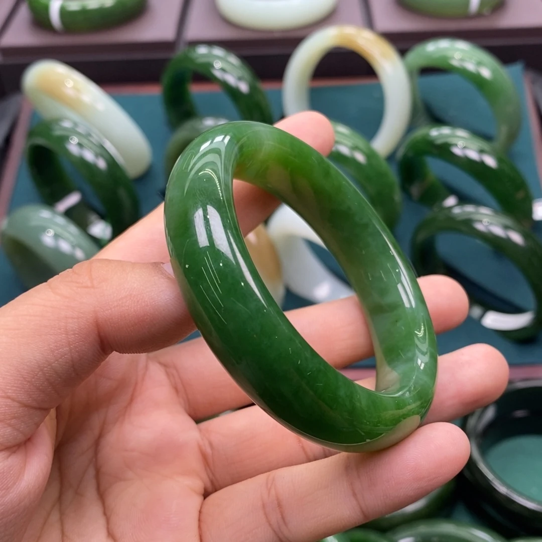 和田玉未镶嵌手镯