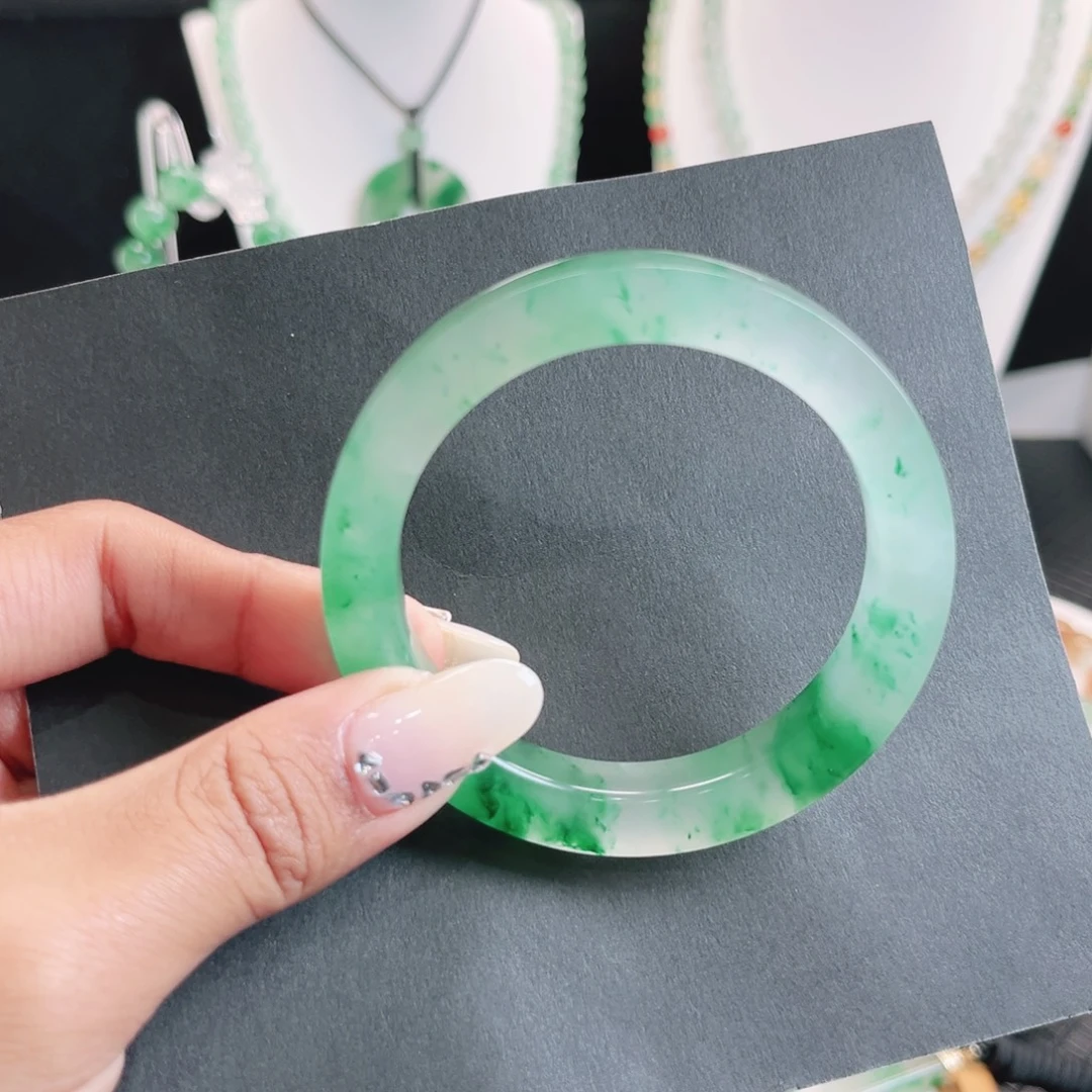 石英质玉未镶嵌手镯