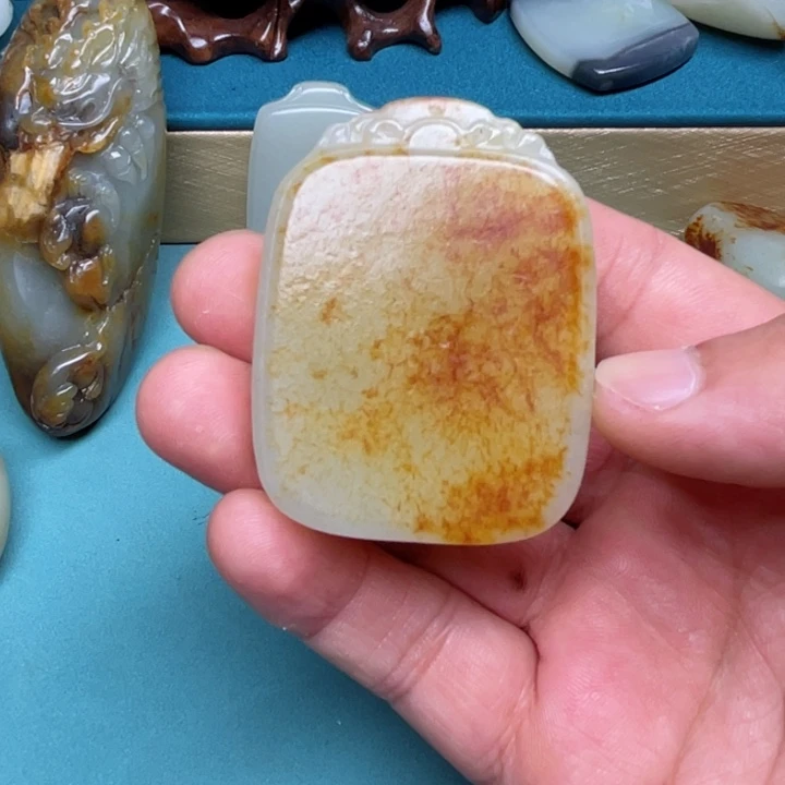 和田玉未镶嵌颈饰剪*糖