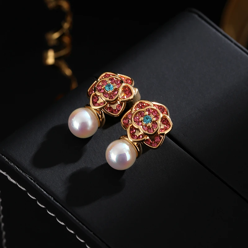 铜合金耳饰 《货号7634》轻奢时尚设计师精致花朵珠珠耳钉