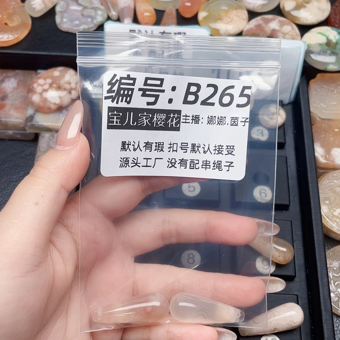 玛瑙/玉髓颈饰银S925镀金镶嵌小***画