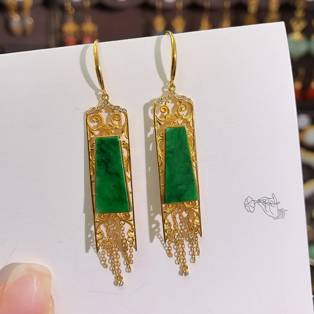 颈饰18K金镶嵌翡翠